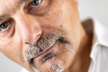 Olgun bir adamın portresi