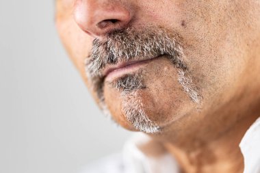 Komuta sizde bıyıklı