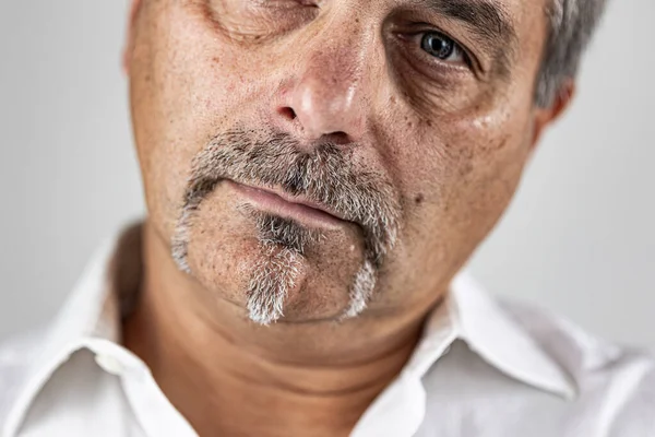 Komuta sizde sakallı