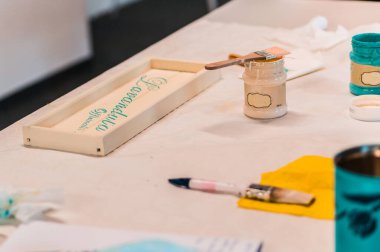 Bratislava, Slovakya Cumhuriyeti - 18.09.2020 Ahşap üzerine Yaratıcı Sanat Çalışması