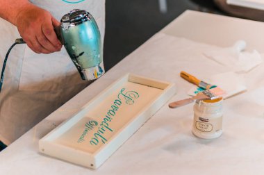 Bratislava, Slovakya Cumhuriyeti - 18.09.2020 Ahşap üzerine Yaratıcı Sanat Çalışması