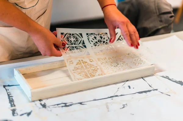 Ahşap üzerine yaratıcı sanat çalışması