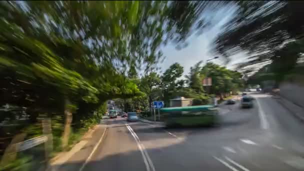 Een Hong Kong straten weergave timelapse van open-top toeristische bus tijdens Hong Kong eilanden touring — Stockvideo