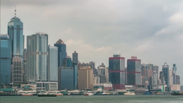 Hong Kong skyline na parte da manhã sobre Victoria Harbour timelapse . — Vídeo de Stock