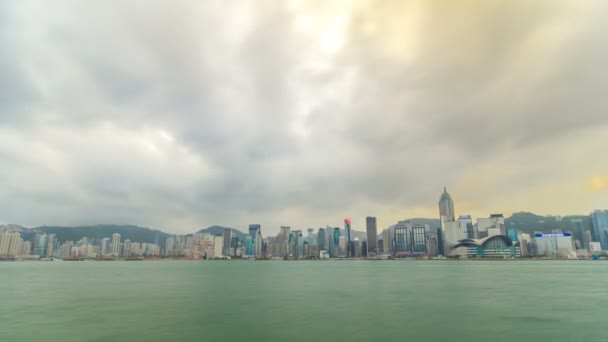 Victoria Harbour timelapse üzerindeki sabah Hong Kong manzarası. — Stok video