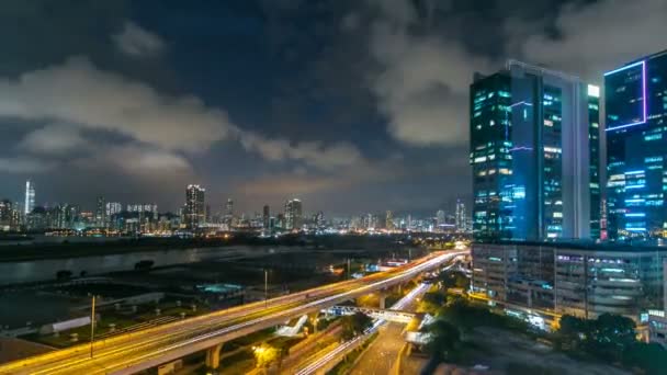 금융 도시 timelapse, 홍콩 시티에서에서 바쁜 트래픽 밤의 상위 뷰 — 비디오