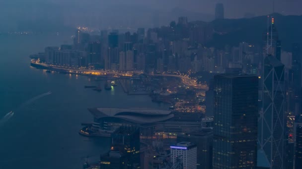 The famous view of Hong Kong from Victoria Peak night to day timelapse. Taken before sunrise with colorful clouds over Kowloon Bay. — Stock Video