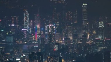 Fei ngo shan Kowloon Peak gece timelapse Hong Kong cityscape silueti.
