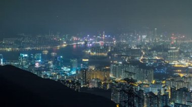 Fei ngo shan Kowloon Tepesi gece zaman çizelgesi Hong Kong şehir manzarası gökyüzü.