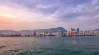 Hong Kong zemin olarak manzarası ile Victoria Harbour timelapse hyperlapse aracılığıyla Star Feribotu'na görüntülemek
