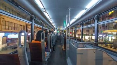 Çift katlı Hk timelapse hyperlapse street Tramvayda içinde görüntülemek.