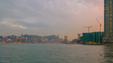 Hong Kong zemin olarak manzarası ile Victoria Harbour timelapse hyperlapse aracılığıyla Star Feribotu'na görüntülemek