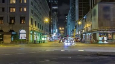 Tsim Sha Tsui street timelapse hyperlapse trafik Pehinsula yakınındaki ile neon ışıkları.
