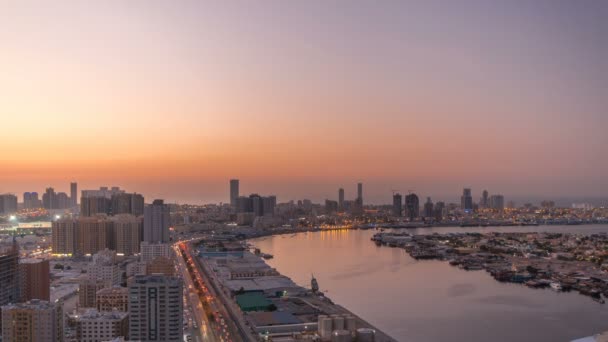 Gród z aneksem z dnia na dachu do nocy timelapse. Ajman, stolica emiratu Ajman w Zjednoczone Emiraty Arabskie. — Wideo stockowe