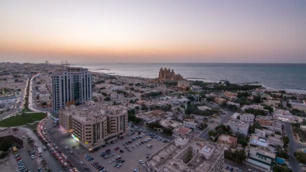 Citiscape de Ajman e Sharjah dia a noite timelapse do topo — Vídeo de Stock