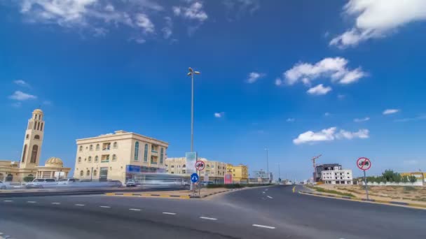 Cityscape z Ajman z willi gotowych i pod constroction timelapse. Ajman jest stolicą emiratu Adżman w Zjednoczone Emiraty Arabskie. — Wideo stockowe