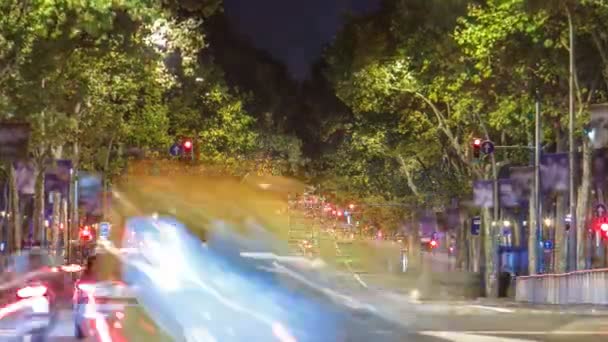 Rush van nacht tijd verkeer op de weg timelapse in barcelona, Spanje — Stockvideo