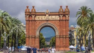 Arc de Triumf timelapse: Larc de zafer, Barcelona, İspanya