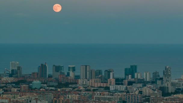 벙커 카멜에서 바르셀로나 스카이 라인 타임 랩스, 지중해와 건물의 전망. 카탈로니아, 스페인. — 비디오