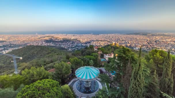 Panorama över Barcelona timelapse från berget Tibidabo. Katalonien, Spanien. — Stockvideo