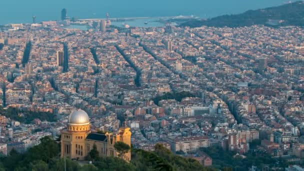 Panorama över Barcelona timelapse från berget Tibidabo. Katalonien, Spanien. — Stockvideo