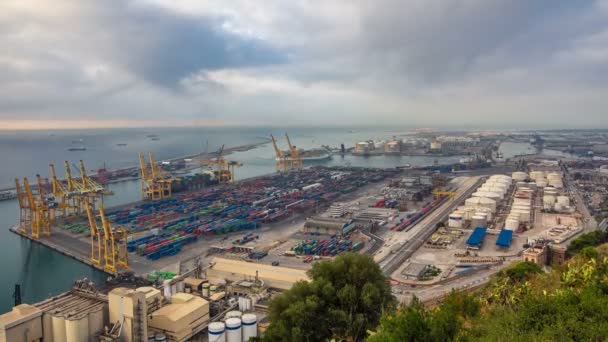 Panoramik manzaralı Barcelona timelapse, İspanya konteyner liman. — Stok video
