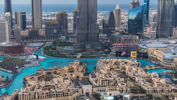 Dubai Downtown dag tot nacht timelapse uitzicht vanaf de top in Dubai, Verenigde Arabische Emiraten — Stockvideo