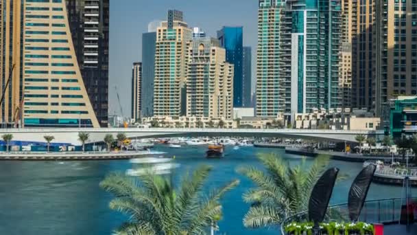 Vista de Dubai Marina torres modernas em Dubai na hora do dia timelapse — Vídeo de Stock