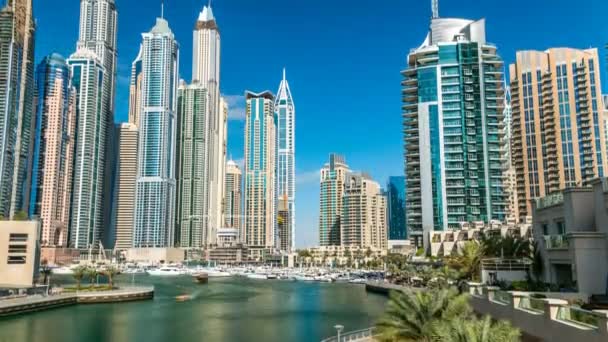 Vista de Dubai Marina torres modernas em Dubai na hora do dia timelapse — Vídeo de Stock