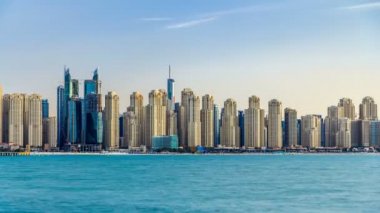 Jumeirah Plaj Konutu Palm Jumeirah 'dan deniz zaman ayarlı. Dubai, Birleşik Arap Emirlikleri
