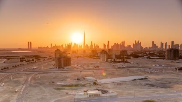 Coucher de soleil avec horizon du centre-ville de Dubaï dans la soirée timelapse. — Video