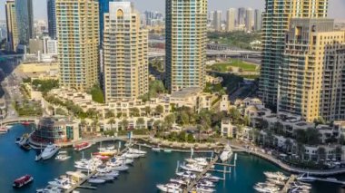 Dubai Marina, Dubai, Birleşik Arap Emirlikleri güzel havadan görünümü timelapse gün zaman