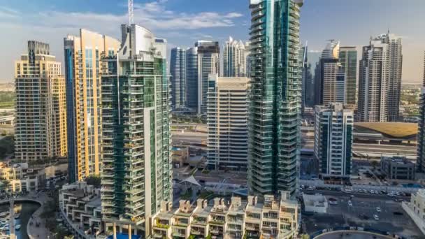 Bela vista aérea timelapse de Dubai Marina no dia em Dubai, Emirados Árabes Unidos — Vídeo de Stock