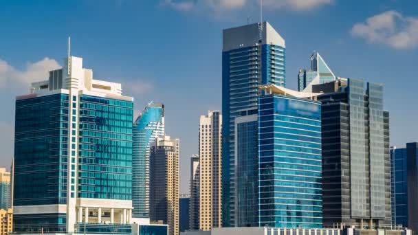 Natursköna horisont av Dubais business bay med skyskrapor på dag tid timelapse. — Stockvideo