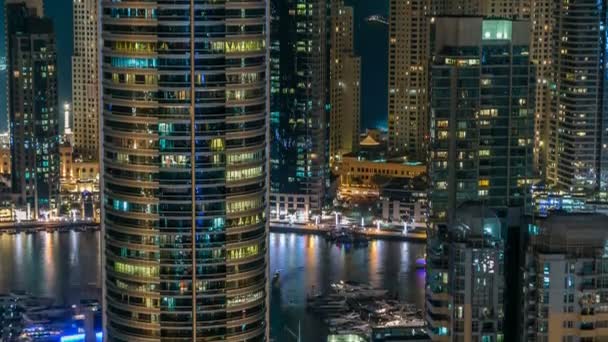 Bela vista aérea superior à noite timelapse de Dubai Marina em Dubai, Emirados Árabes Unidos — Vídeo de Stock