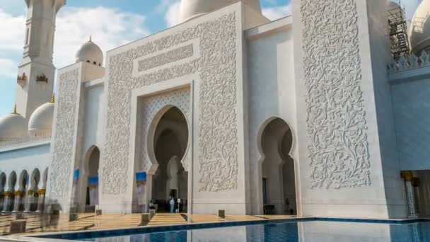 El timelapse de la Gran Mezquita Sheikh Zayed se encuentra en Abu Dhabi, capital de los Emiratos Árabes Unidos. — Vídeos de Stock