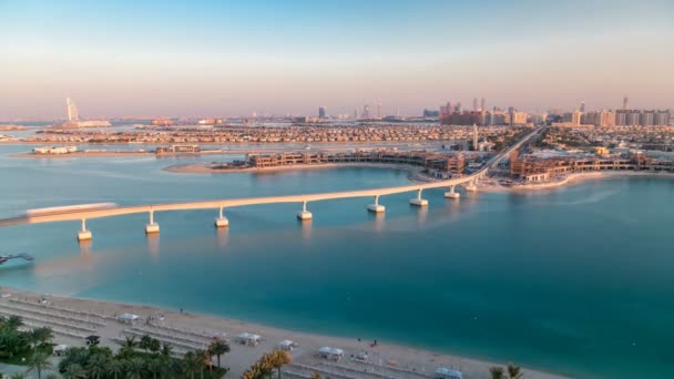 Jumeirah Palm Island skyline timelapse Dubaiban, Egyesült Arab Emírségek. — Stock videók