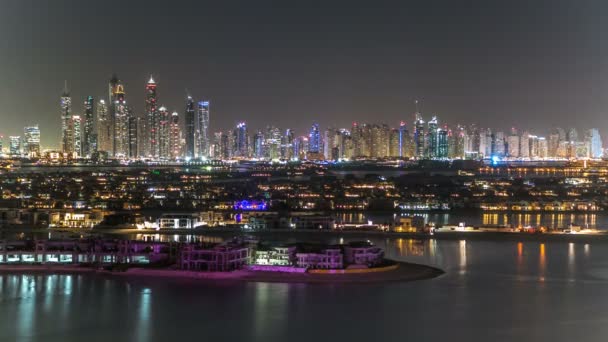 Jumeirah Palm Island skyline natt timelapse i Dubai, Förenade Arabemiraten. — Stockvideo