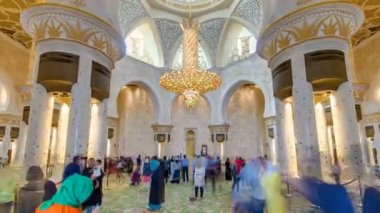 Şeyh Zayed 'in muhteşem iç mekanı Büyük Cami zaman atlaması Abu Dabi' de kalabalıklaştı..