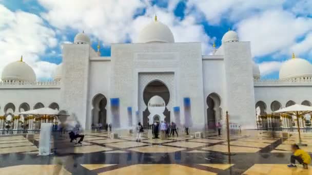 Sheikh Zayed Grand Mosque timelapse hyperlapse situado en Abu Dhabi - capital de los Emiratos Árabes Unidos. — Vídeo de stock