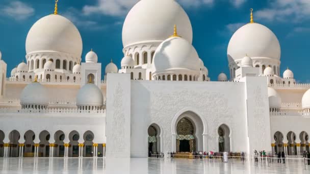 Sjeik Zayed Grand Moskee timelapse gelegen in Abu Dhabi - hoofdstad van de Verenigde Arabische Emiraten. — Stockvideo