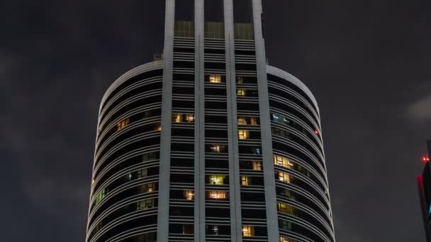 Bâtiments résidentiels à Jumeirah Lake Towers timelapse à Dubaï, EAU. — Video