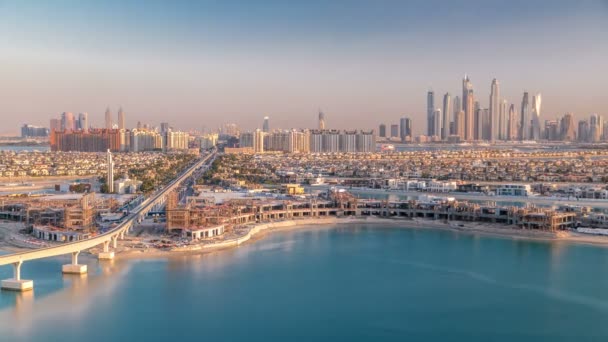 Jumeirah Palm ön skyline timelapse i Dubai, Förenade Arabemiraten. — Stockvideo