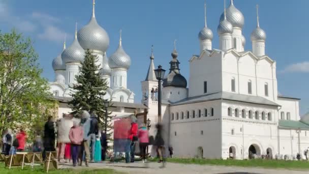 La Iglesia de la Natividad en el Timelapse del Kremlin de Rostov, Rostov el Grande, Rusia — Vídeo de stock