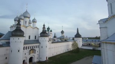 Varsayım Rostov Kremlin katedral görünümünü büyük timelapse ipucu. Rusya'nın altın yüzük