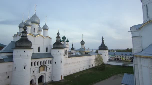 Tip weergave van de veronderstelling van de kathedraal van het Kremlin van Rostov de geweldige timelapse. De gouden ring van Rusland — Stockvideo