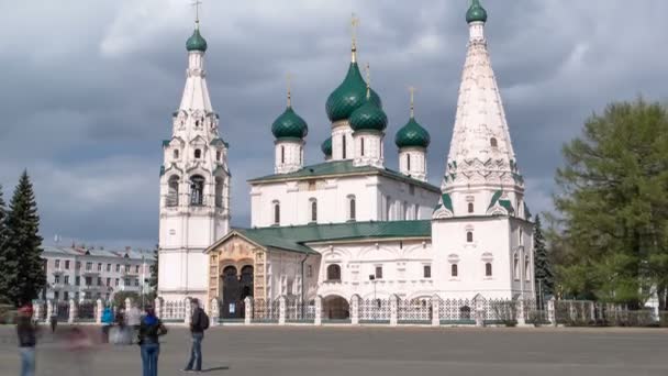 Yaroslavl, Ryssland, kyrkan av Elia profeten Ilia Prorok i Yaroslavl timelapse — Stockvideo