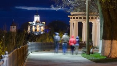 Rotunda Volga Nehri gece timelapse, Yaroslavl, Rusya dolgu üzerinde