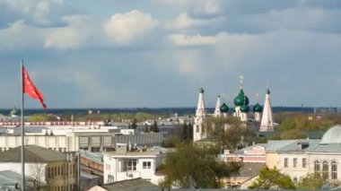 Spaso-Preobrazhensky Manastırı çan kulesinden Yaroslavl şehir timelapse Panoraması