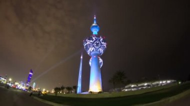 Kuveyt Kuleleri 'nin hızlandırılmış sürati Kuveyt Şehri' nin en bilinen simgesidir. Kuveyt, Orta Doğu